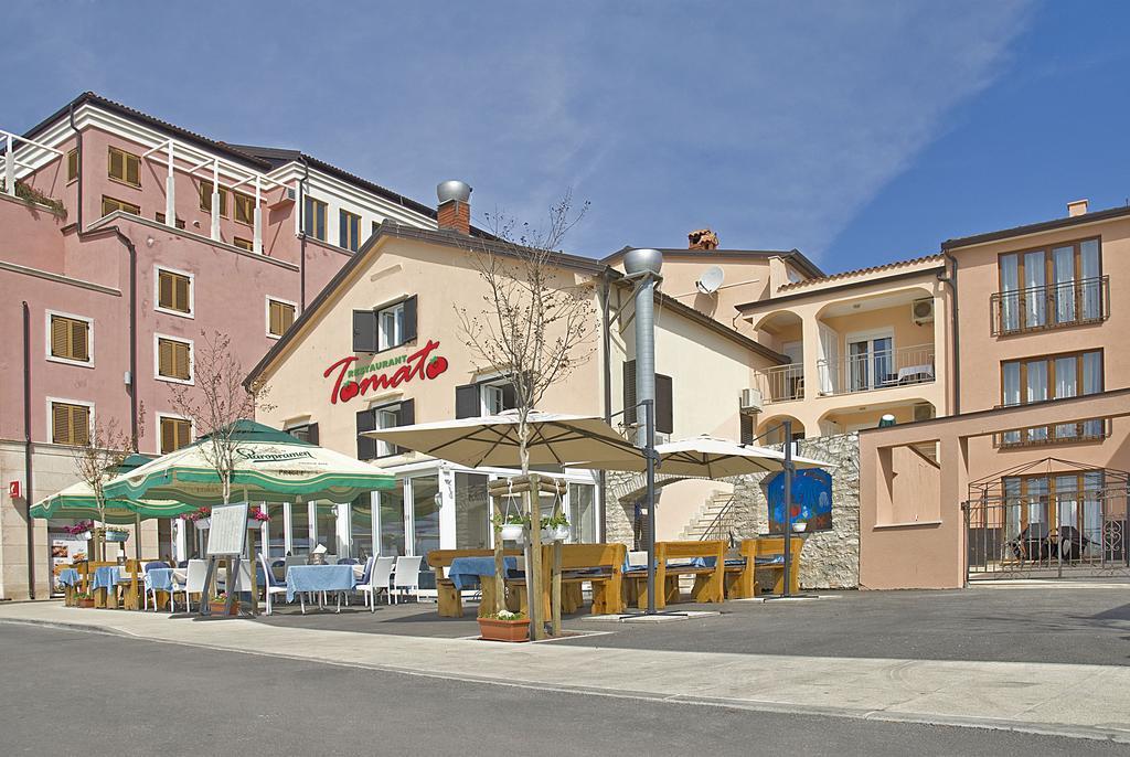 Apartments Tomato 1 Новиград Екстериор снимка