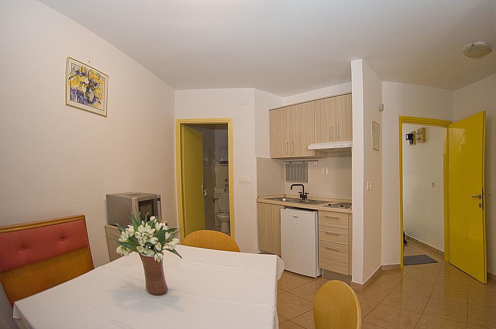 Apartments Tomato 1 Новиград Екстериор снимка